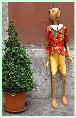 Pinocchio debout, de bois