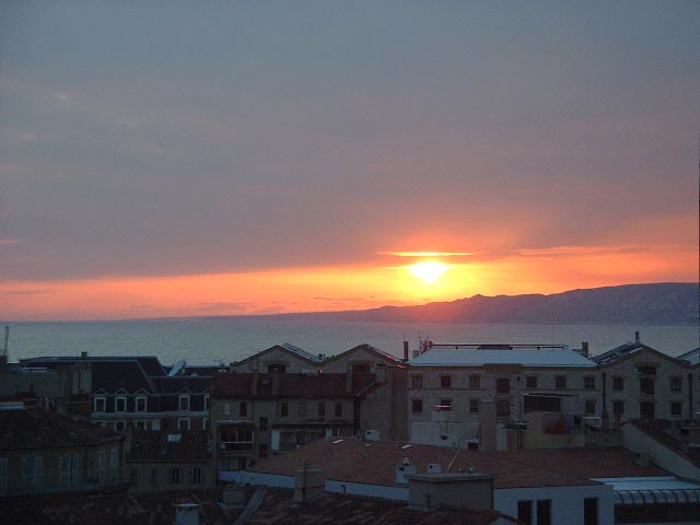 Docks_sun.jpg (31830 octets)